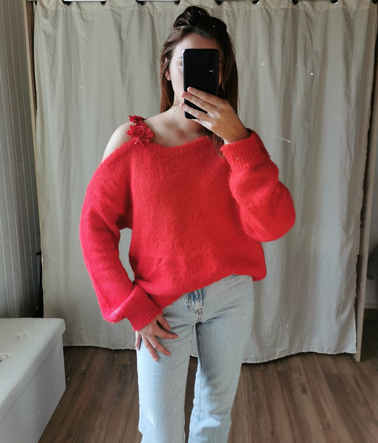 PULL ROUGE À FLEURS