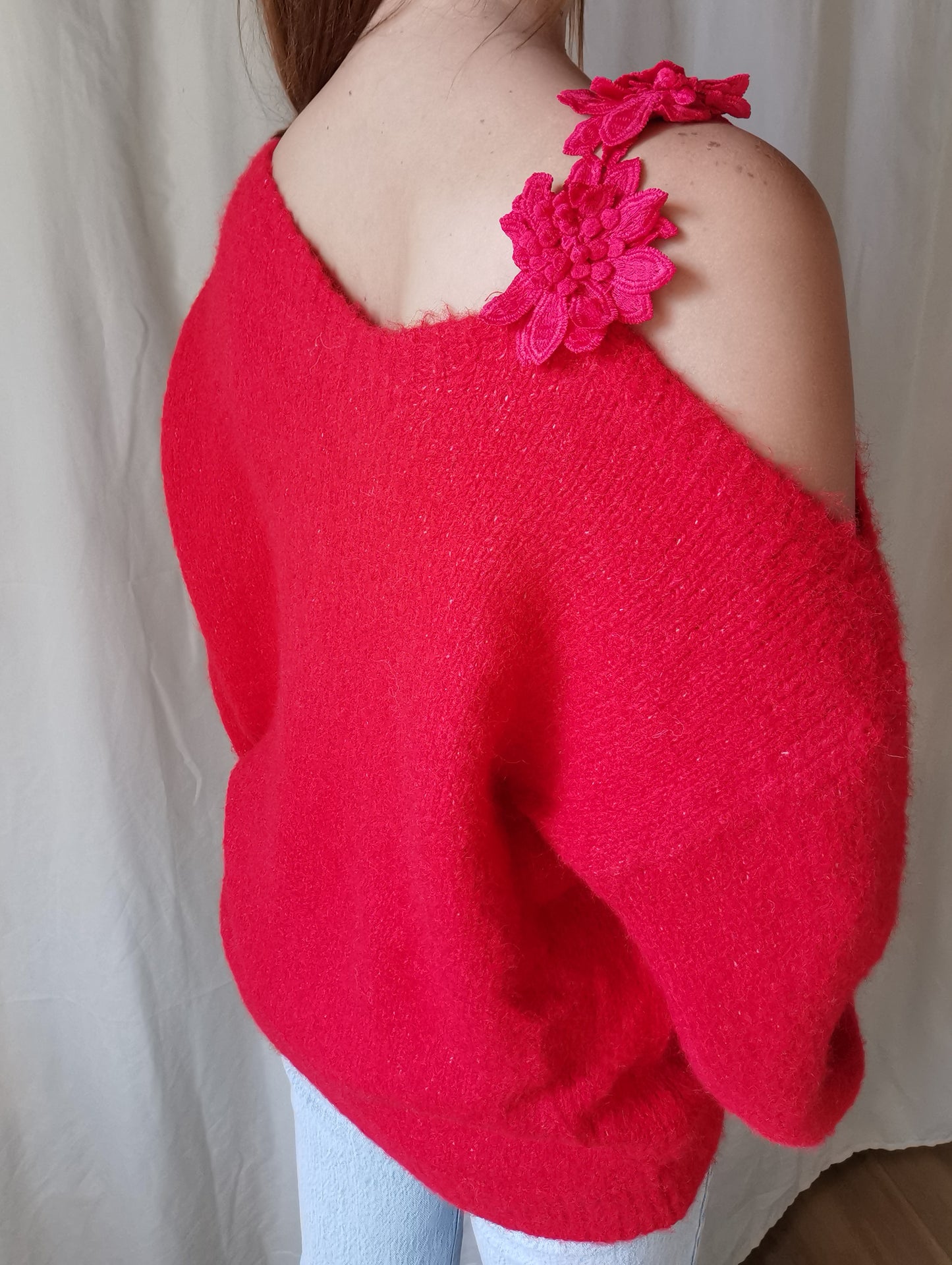 PULL ROUGE À FLEURS